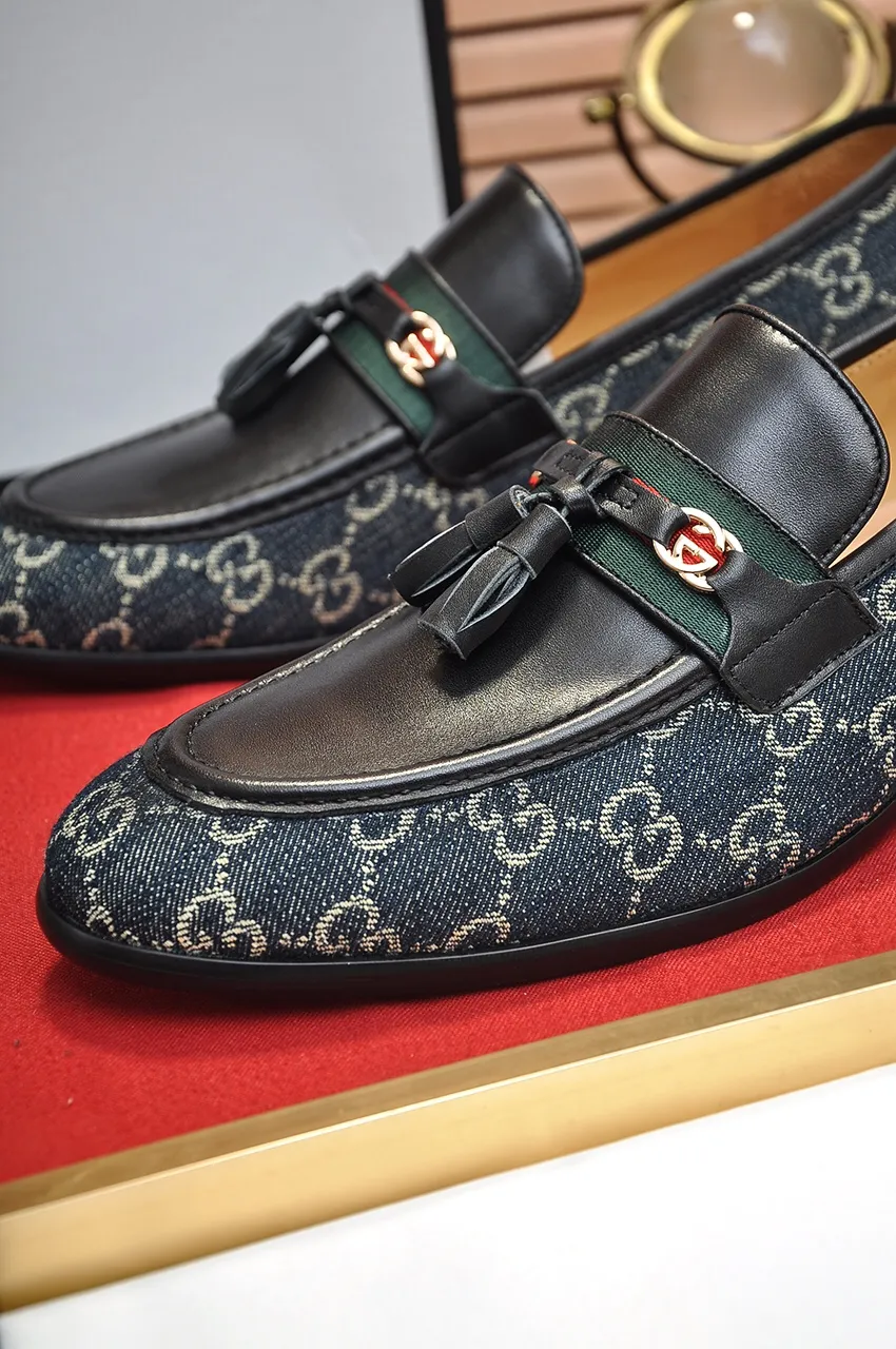 Men's shoes💰500💶Italy's top luxury men's shoe giant (GUCCI) (Gucci) (full cowhide lining) new arrival🍃Original European style🔰 Pleasant to the eye😍In order to make the shoes more durable and non-deformable🌀The production continues to follow traditional methods but there is still no lack of innovation💪Choose original sheepskin for the leather♻️ Smooth and natural And extra bright ⭐Made of imported cowhide, the first choice of rich people 38-45 (45 customized)